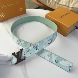 L0Uis Vuitt0N 專櫃最新升級版本 寬度40毫米 精湛工藝定制帆布面料襯托進口小牛皮底 搭配精鋼搭扣 雙面用 經典百搭款！