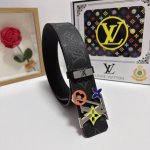 品名：Lv..路易..威登 材质：原单牛皮腰带 百分百头层牛皮腰带保证真皮，24K纯钢扣，专柜原单品质、做工精细，时尚大牌，送人自用首选 包装： 请认准如图专柜