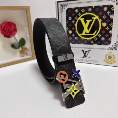 品名：Lv..路易..威登 材质：原单牛皮腰带 百分百头层牛皮腰带保证真皮，24K纯钢扣，专柜原单品质、做工精细，时尚大牌，送人自用首选 包装： 请认准如图专柜