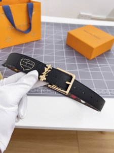 寬：3.0 驢家新品 特別限定女士腰帶 帶身帆布面襯托荔枝紋牛皮 全新針扣設計搭扣以全新花朵金屬打造 佩以與同色三款圖案效果. 多色選