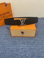 louis Vuitton 经典原单品质，荔枝纹压花搭配原版皮底，原单精品挂扣，精工制作，细节看图，实物拍摄，高端奢华，宽度4.0Cm