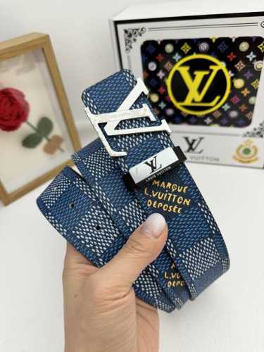 品名：LV..路易..威登原单 材质：原单牛皮腰带 百分百头层牛皮腰带保证真皮，24K纯钢扣，专柜原单品质、做工精细，时尚大牌，送人自用首选 包装： 请认准如图