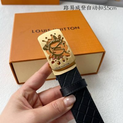 特 品牌： 路易威登 新款进口小牛皮，手感细腻柔软。搭配纯钢自动精品钢扣，男士必备！宽度：3.5cm