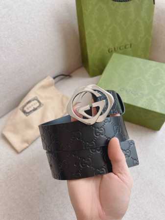 特 Gucci 互扣式双G带扣腰带，采用热压印技术的Gucci Signature皮革精制而成，触感厚实，印花图案清晰分明。时尚经典百搭款；皮带宽度：4.0Cm - 点击图像关闭
