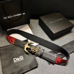Dolce&Gabbana 全新软质小牛皮腰带，缀以个性化徽标搭扣。小牛皮腰带，搭配徽标装饰搭扣: 腰带宽度：40 Mm 镀钌金属搭扣 意大利制造 带面:牛皮革