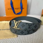 寬度：40Mm Lv Pyrmide Truck L Oeii雙面腰帶 驢家 海外原單代特供 面為進口小牛皮壓飾有標誌性品牌圖案效果工藝 原廠配色柔軟小牛皮底