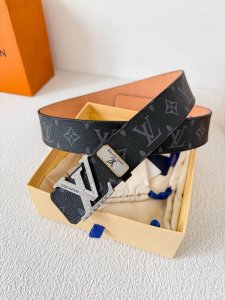 品名 Lv..路易..威登腰带皮带原单 型号 挂扣 经典纯钢材质镶钻挂扣 头层牛皮 图片实物拍摄 材料 头层牛皮 挂扣系列 纯钢材质扣头 钯镀电镀工艺永不掉色