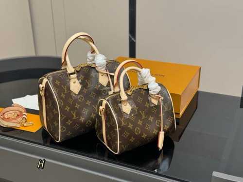 折叠盒 Size：20Cm 25Cm Lv Speedy25 原单枕头包 台湾进口变色皮 青铜五金 折叠 三节肩带 搜索 Lv 枕头包