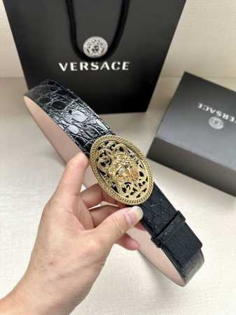 宽度4.0Cm 范思哲Versace人头标志 腰带扣上的3D镂空美杜莎 赋予该款palazzo腰带很高的辨识度 腰带采用柔软两面牛皮制作 - 点击图像关闭