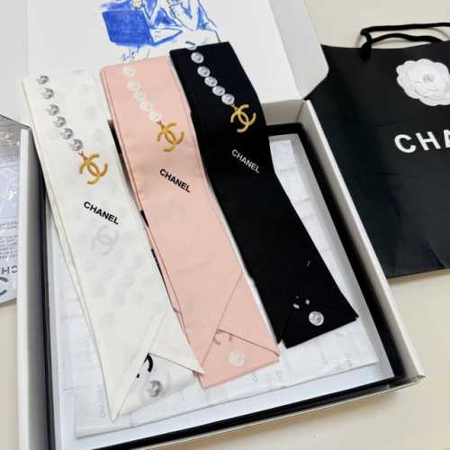 香奈儿Twilly小丝巾来了Chanel25 新品真漂亮啊 闪亮上市。名副其实的小可爱，材质:100%斜纹真丝尺寸120 6Cm