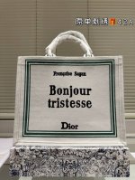 原单刺绣 Dior 提花 托特包 原单品质 Dior Book Tote今年最喜欢的一款购物袋 Tote我用的次数最多的包，因为容量超级大，不管什么东西都向里面