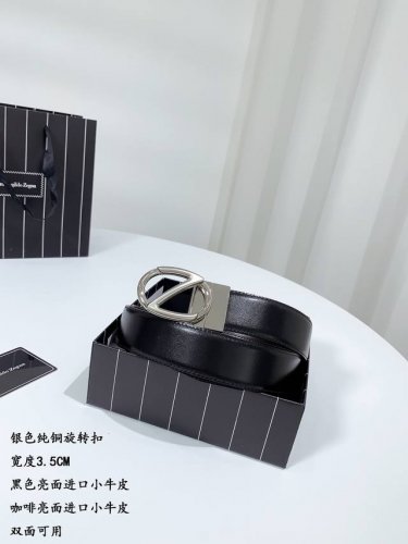 杰～尼亚 宽度3.5Cm 支持芯片防伪 。双面皮带，牛皮材质，配有钌金Gancini扣饰。风格现代，为日常造型增姿添彩。该皮带可调节，且能根据需要剪裁，达到修身