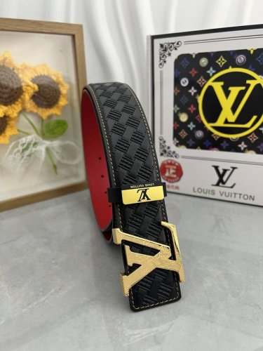 品名：Lv..路易..威登原单 材质：原单牛皮腰带 百分百头层牛皮腰带保证真皮，24K纯钢扣，专柜原单品质、做工精细，时尚大牌，送人自用首选 包装： 请认准如图