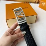 特 品牌： 路易威登 新款进口小牛皮，手感细腻柔软。搭配纯钢自动精品钢扣，男士必备！宽度：3.5Cm