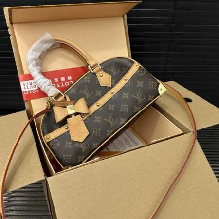Louisvuitton 路易威登 Lv 老花 手提包 实物拍摄 原厂原版面料 配送防尘布袋 折叠礼盒 14 X 29 Cm。 - 点击图像关闭
