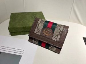 Guccl 8746颜色 啡色尺寸：11*9*3 Gucci 专柜最新款出货！采用里外头层小牛皮 ，做工精致，超多卡位，超薄款设计，携带方便！