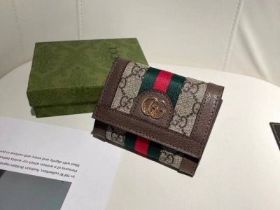 Guccl 8746颜色 啡色尺寸：11*9*3 Gucci 专柜最新款出货！采用里外头层小牛皮 ，做工精致，超多卡位，超薄款设计，携带方便！