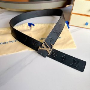 Lv 路易威登 全套包装 40Mm宽度 正品一体铸造五金钢扣，原厂皮料 双面原厂定制面料，可双面使用！区别市场货