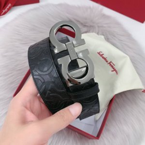 配送专柜全套礼盒Ferragamo 菲拉格慕 坚信--实用与流行是不相矛盾的，这也一直是这个品牌的设计核心概念，同时兼顾舒适和时髦。在每一季的新品中，通常都分为