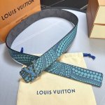 原版包裝 L0Uis Vuitt0N 專櫃最新升級版本 寬度40毫米 全新訂製帆布灰色花搭配絲印藍色花紋帆布底 配置新型字母搭扣 雙面用 經典百搭款！