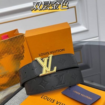 Lv Dimension 双面腰带将创意传承与华美街头风范共冶一炉，彰显创意总监 Pharrell Williams 的时尚远见。Monogram 帆布铺陈外层