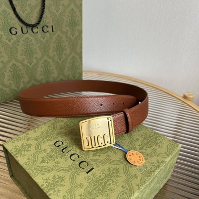 G家 宽度3.5 男士腰带 各式百搭单品继续为Gucci 2024早春系列添姿加彩。这款时尚腰带以黑色皮革匠心呈现，配以由钯金色调金属打造的Gucci铭牌腰带扣