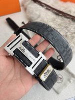 品名： 爱玛仕.Hermes腰带·皮带·原单 型号：挂扣，经典纯钢材质扣头，双面头层牛皮，图片实物拍摄 材料：双面头层牛皮，挂扣系列，纯钢材质扣