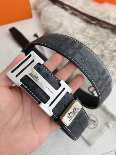品名： 爱玛仕.Hermes腰带·皮带·原单 型号：挂扣，经典纯钢材质扣头，双面头层牛皮，图片实物拍摄 材料：双面头层牛皮，挂扣系列，纯钢材质扣