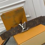P4.0Cm Pharrell Williams 以 New Steamer 系列的 Monogram 帆布重绎经典 Lv Initiales 双面腰带，呈现个