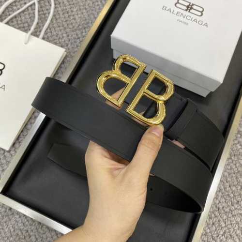 特 Balenciaga巴黎世家Bb 宽版腰带 这款Bb 版腰带来自Balenci设计细节，正面扣、尖尾，打孔式细节3.8Cm