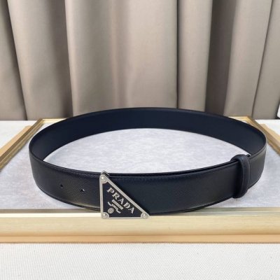 普拉D。 头层牛皮 宽3.8Cm 官网同步，纯铜金属标识。头层牛皮，柔软舒适。适合商务低调人士