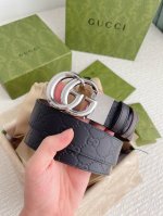 高端品質，實物拍攝 特 配全套禮盒 古馳：專櫃品質雙面頭層牛皮,可雙面使用.旋轉雙G純銅五金扣。金屬配件深受品牌輝煌的70年代經典設計所影響，得以重新詮釋