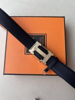 品牌:爱马仕 价格p特 尺寸:带宽34Mm 正品尺寸 五金材质:专柜精品扣 真空电镀 工艺精细 带身材质:天然头层牛皮.质感十足 手感柔软 时尚个性 经典百搭