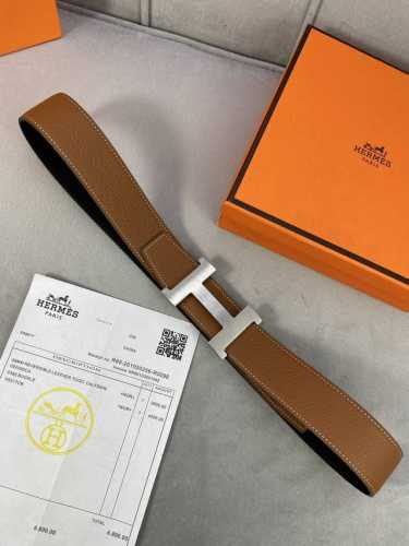 专柜同步 Hermes 爱马仕，专柜同款，3.8Cm宽，带身采用进口头层Togo牛皮，Boxer牛皮衬里，配经典四角拉丝 腐蚀马拉车 工艺配件，可双面使用，顶级