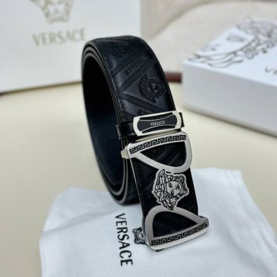 高端品质，实物拍摄 批 配全套包装 品牌： Versace海外原单 扣头材质：精品实心钢扣 带身材质正面：38Mm宽度采用双面进口原版皮腰带，真空电镀五金扣头实