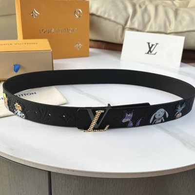 L0Uis Vuitt0N 驢家今季新品 男士原單腰帶 寬度40毫米 卡通人物壓花大圖案 搭配新型復合鋼扣五金 可雙面佩戴 適合沈穩低調的男士使用