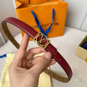 特 片裝1 寬：20Mm 驢家新品 Ss特別限定女士腰帶 全新設計搭扣搭配 一面光亮小牛皮 另一面防水料最新圖案 雙面用