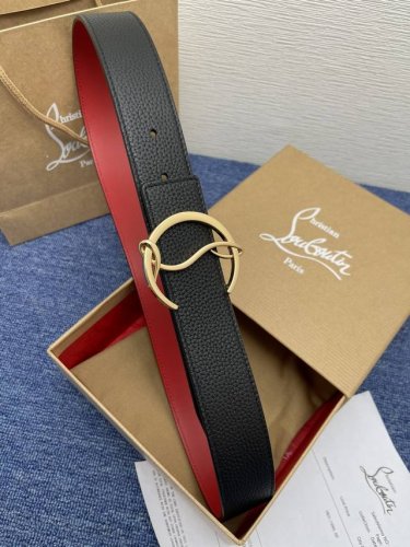 3.8宽Christian 、Louboutin 男士Ricky标志性徽标搭扣黑色腰带红色底，双面牛皮。