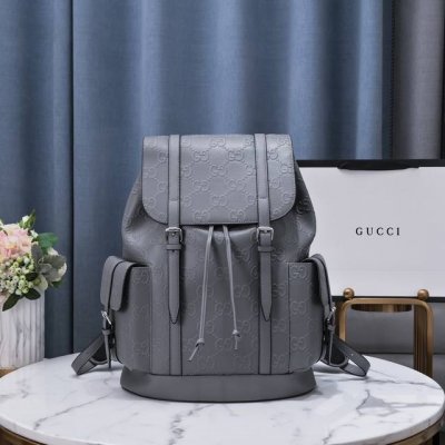 原单官网 450459 Gucci Signature 真皮经典双肩包，搭配翻盖抽拉口袋以及内置多处口袋并含有保护作用的Ipad包位。Gucci Signatu
