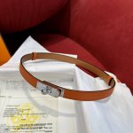 定制级 爱马仕hermes 女士腰带 原单完美正品代购级:法国定制纯进口epsom小牛皮，韧性十足，皮质手感细腻， 搭配316精钢完美kelly .18K金 .