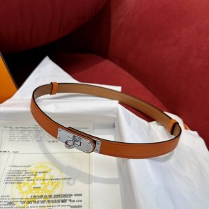 定制级 爱马仕hermes 女士腰带 原单完美正品代购级:法国定制纯进口epsom小牛皮，韧性十足，皮质手感细腻， 搭配316精钢完美kelly .18K金 .
