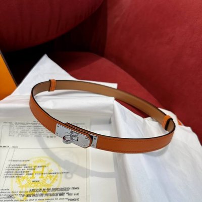 定制级 爱马仕hermes 女士腰带 原单完美正品代购级:法国定制纯进口epsom小牛皮，韧性十足，皮质手感细腻， 搭配316精钢完美kelly .18K金 .