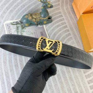 Lv 特种皮腰带系列 ，原厂五金精品不锈钢扣，手感柔软舒适 宽3.8Cm。