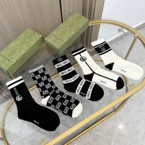 配包装 一盒五双 Gucci 古奇网红爆款出货~G家新品专柜对版袜子纯棉材质织造，超级柔软舒适，罗口经典金线双G，超级抢眼，Ins超火爆小单品，大牌出街，潮人必