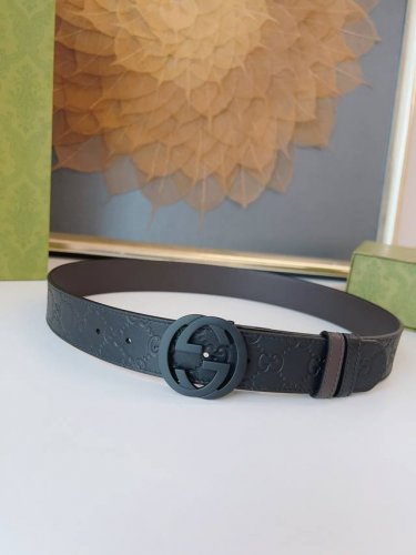 Gucci3.7专柜同步双面进口原厂皮. 旋转五金扣双面使用 内衬咖啡色进口底皮.专柜品质.