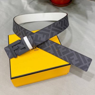 Fendi 芬迪 专柜同款 宽4.0Cm 双环正反用腰带 Ff按钉搭扣 白色Cuoio Romano皮革材质 反面面料带有烟草黄和黑色Ff图案 黑色珐琅金属饰面