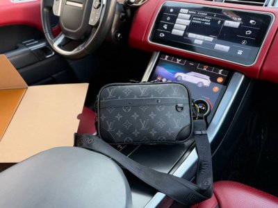 芯片版 高端货 最新款 “ Louis Vuitton ”Lv单肩包路易威登斜挎 差包 M46955 Louis Vuitton Alpha Messenger