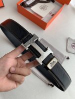 品名： 爱玛仕.Hermes原单 型号：双面使用挂扣，图片实物拍摄 材料：双面头层牛皮，挂扣系列，纯钢质扣头，钯镀电镀工艺永不掉色。带身可双面使用，双面纹，专柜