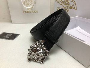 范思哲 3.8Cm，Versace，双面进口牛皮-荔枝纹，搭配纯铜经典美人头亮面扣，简单时尚百搭款！