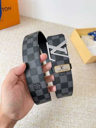 品名： Lv..路易..威登腰带皮带原单 型号：挂扣，经典纯钢材质挂扣，头层牛皮，图片实物拍摄 材料：头层牛皮，挂扣系列，纯钢材质扣头，钯镀电镀工艺永不掉色。原 - 点击图像关闭